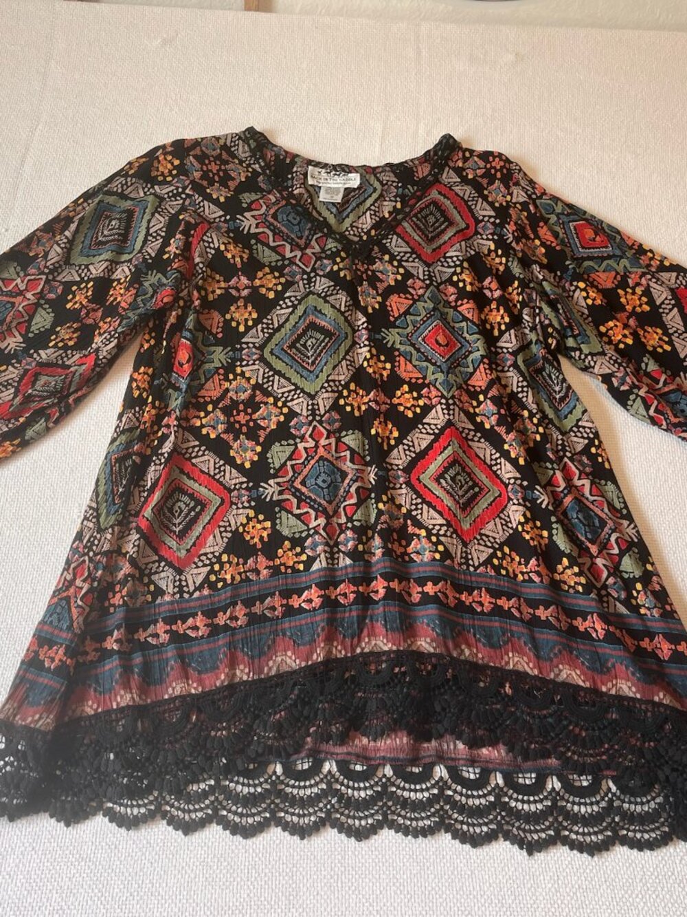 Back In The Saddle Boho Tribal Print Lace Hem Tunic Top Women's Medium Rayon - Picture 2 of 7